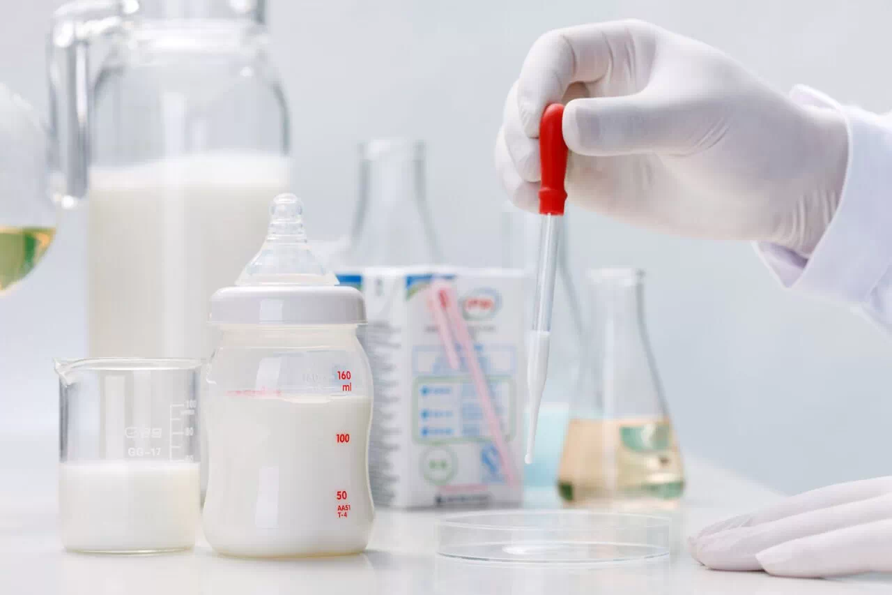 Campionamento preciso degli alimenti per l'analisi Processo di campionamento degli alimenti in un laboratorio agricolo